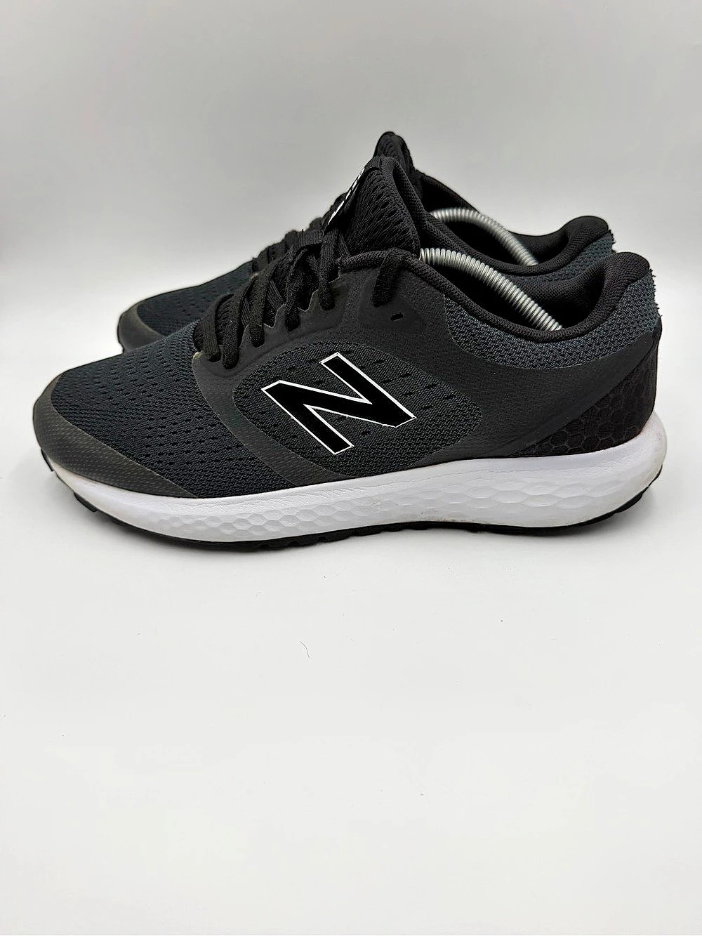 New Balance Fresh Foam 520 Men's US 10.5 D Black & White Athletic Shoes